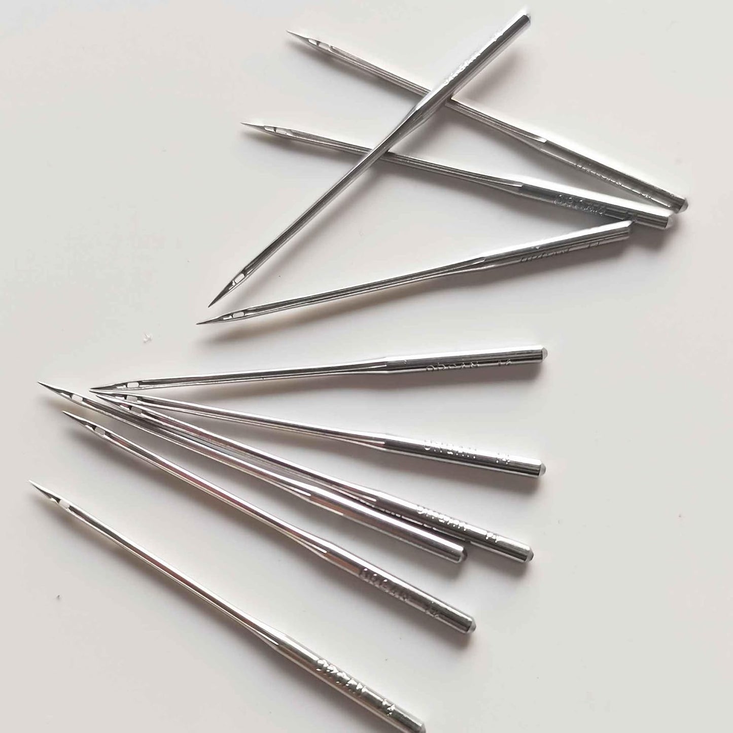 HONEYSEW 10PCS SLX75 SY2054 Organ Serger Overlock Sewing Machine Needle for Singer 14U Sharp (SY2054 90/14)