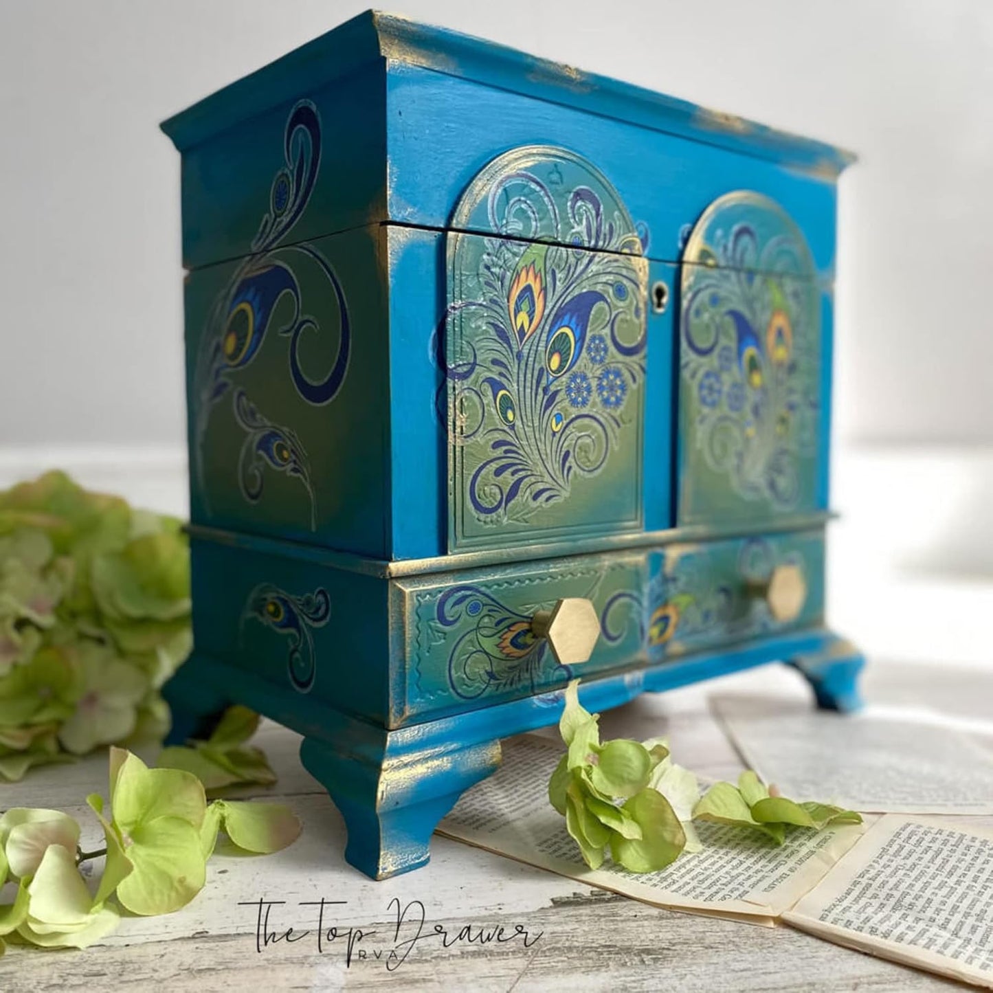 Dixie Belle Paint Company Chalk Finish Furniture Paint - Peacock (8oz) - Matte True Teal Chic Chalk Mineral DIY Furniture Paint