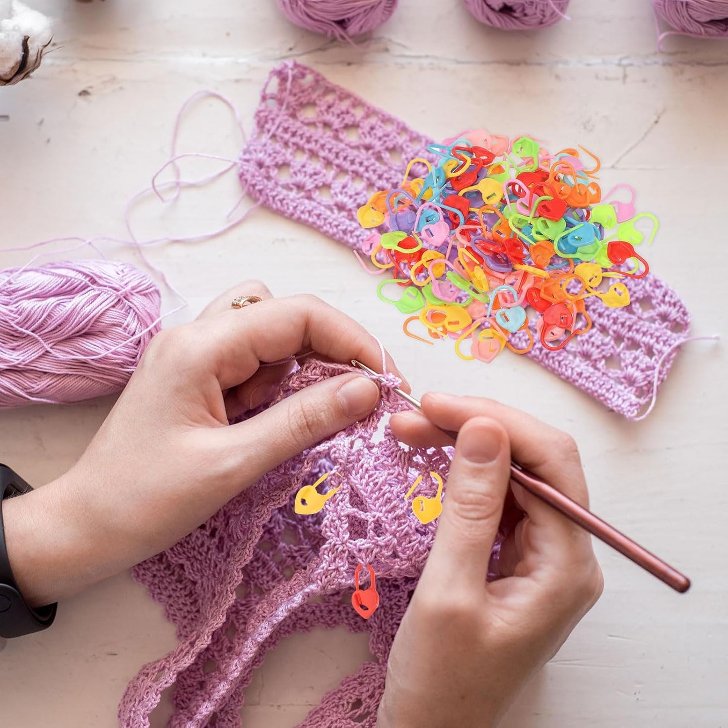 uxcell 200pcs Stitch Markers for Crocheting, Heart Shaped Crochet Marker Needle Clip Counter for Knitting Clothing Tag DIY Craft,Green