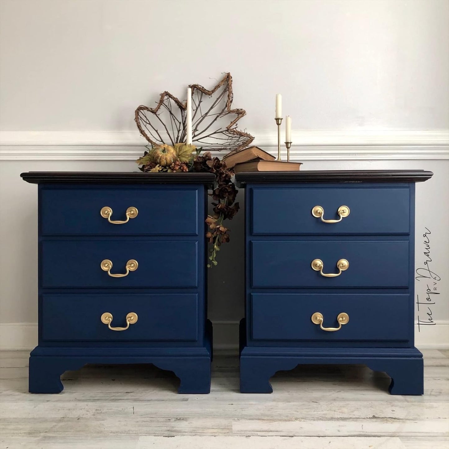 Dixie Belle Paint Company Chalk Finish Furniture Paint - Bunker Hill (32oz) - Matte Indigo Blue Chic Chalk Mineral DIY Furniture Paint