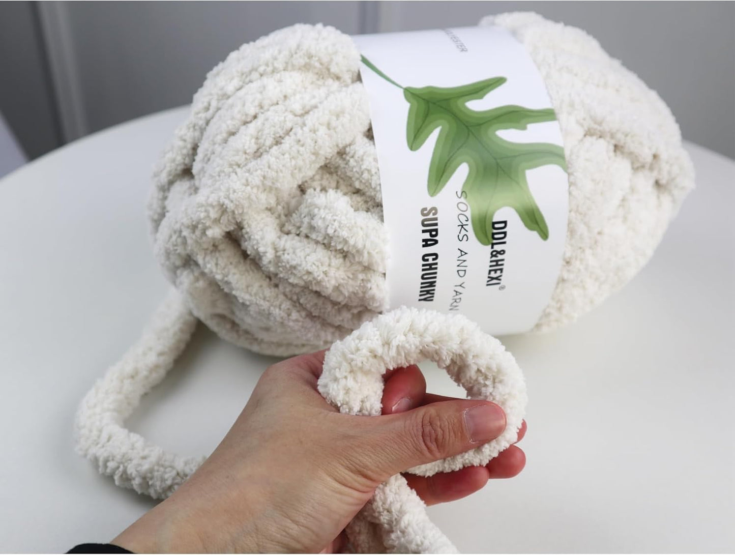 DDL&HEXI 4 Pack Super Chenille Chunky Yarn for Hand Knit, Blanket Making Kit, Jumbo Knitting, 4x8oz (226g) per Bag, Soft Polyester for Crochet, Knitting, and DIY Projects (White-4)