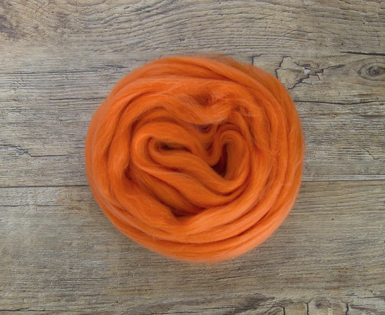 Revolution Fibers Merino Wool Roving | Premium Combed Wool Top | 22 Micron, Perfect for Felting Projects, Spinning, Wall Hangings and Tapestry (Pumpkin)
