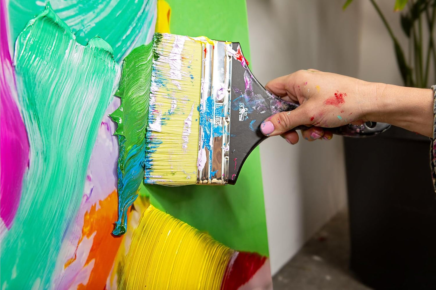 Liquitex Professional Heavy Body Acrylic Paint, 2-oz (59ml) Tube, Iridescent Rich Gold