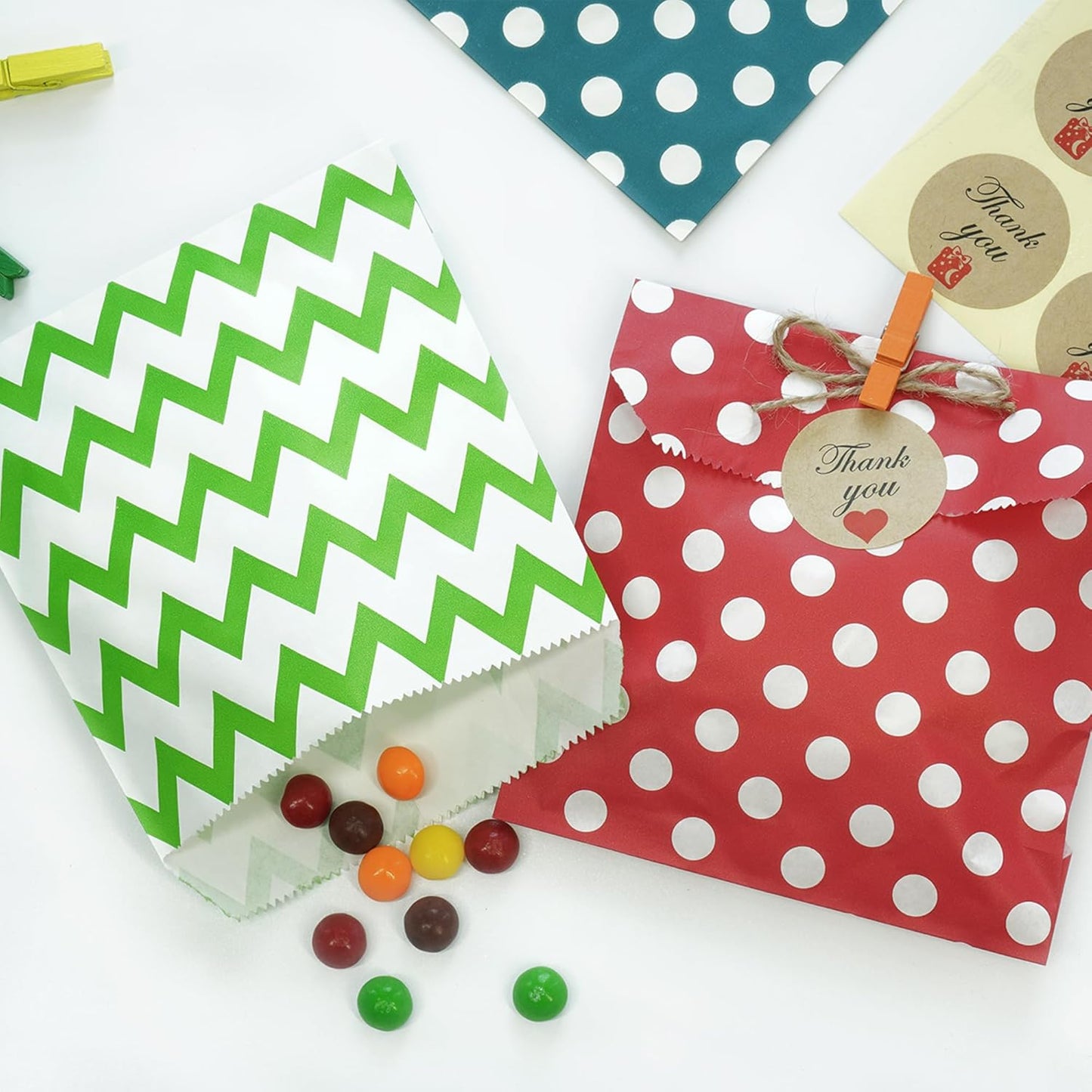 KEYYOOMY 200 Pcs Lime Green Candy Buffet Bags Small Cookie Bags Polka Dot Paper Treat Bag for Wedding Birthday Party (5 inch x 7 inch)