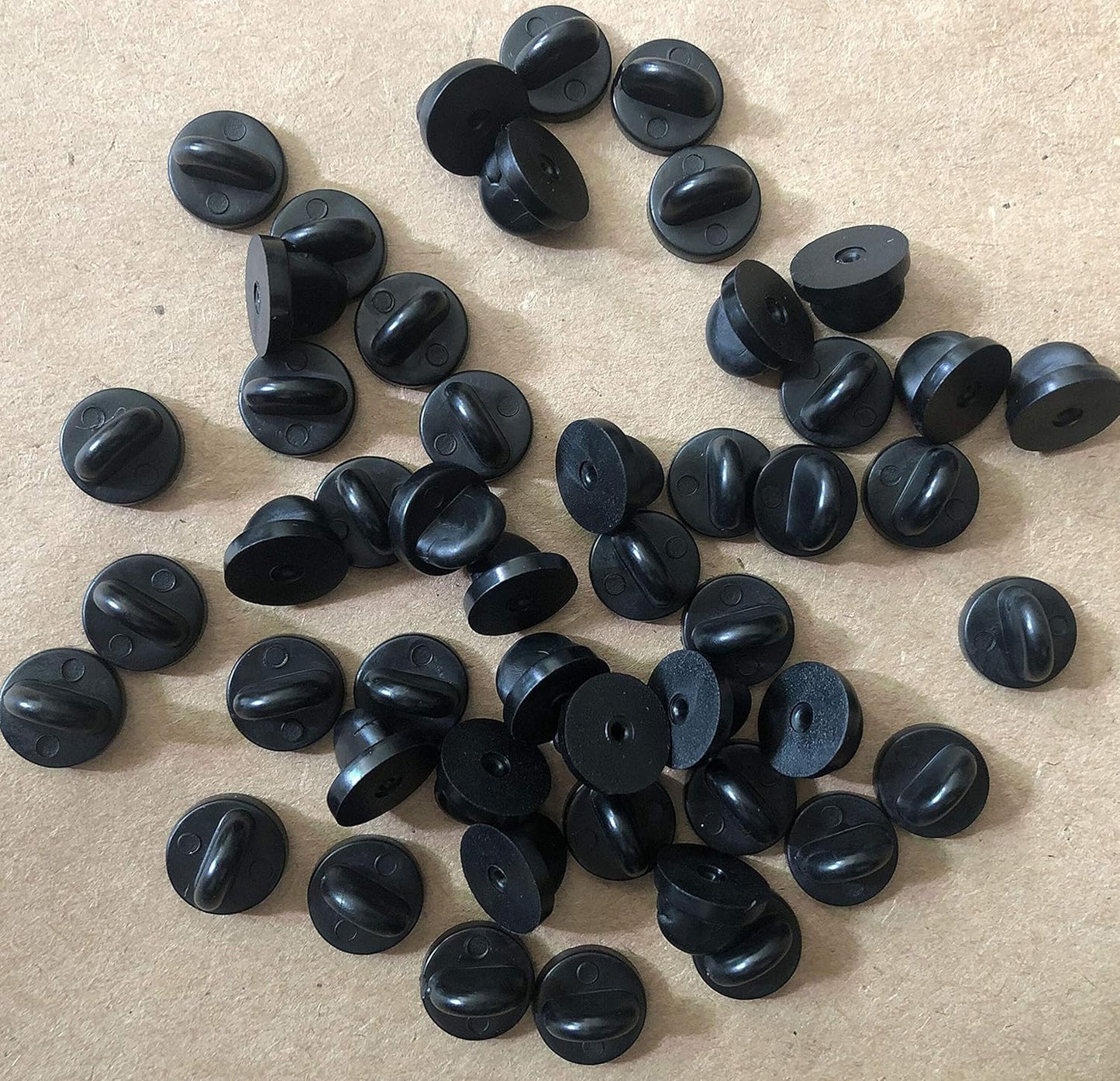 50pcs Rubber Pin Backs PVC Butterfly Clutch Enamel Lapel Pin Backings Cap Keepers Replacement for Uniform Badges Comfort Fit Tie Tack Pins Backing Holder Clasp, Black